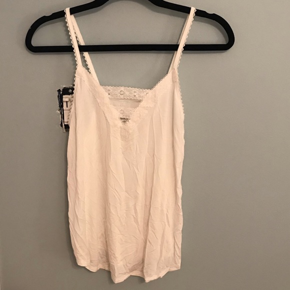 New Tank with v neck cut - Picture 1 of 2